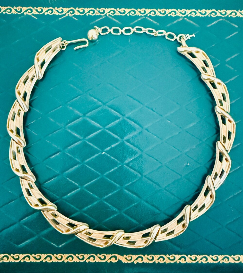 Trifari Signed Choker Necklace Gold Tone Openwork Basketweave Links Vintage